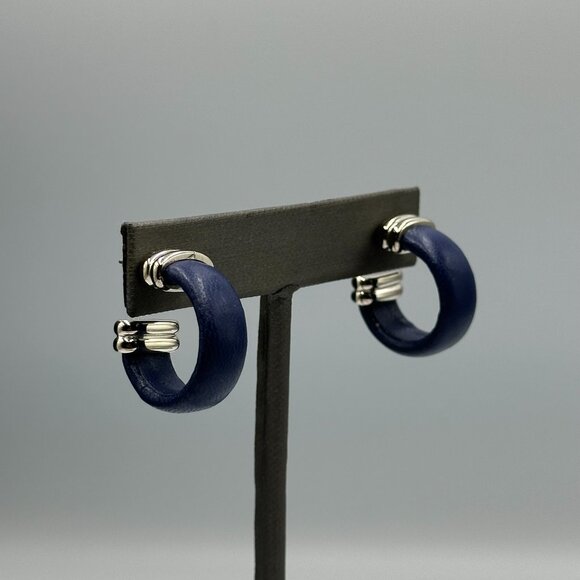 Joan Rivers Hoop Earrings Silver Tone Blue Leather Post Chunky Pierced 0.50" - Picture 2 of 7